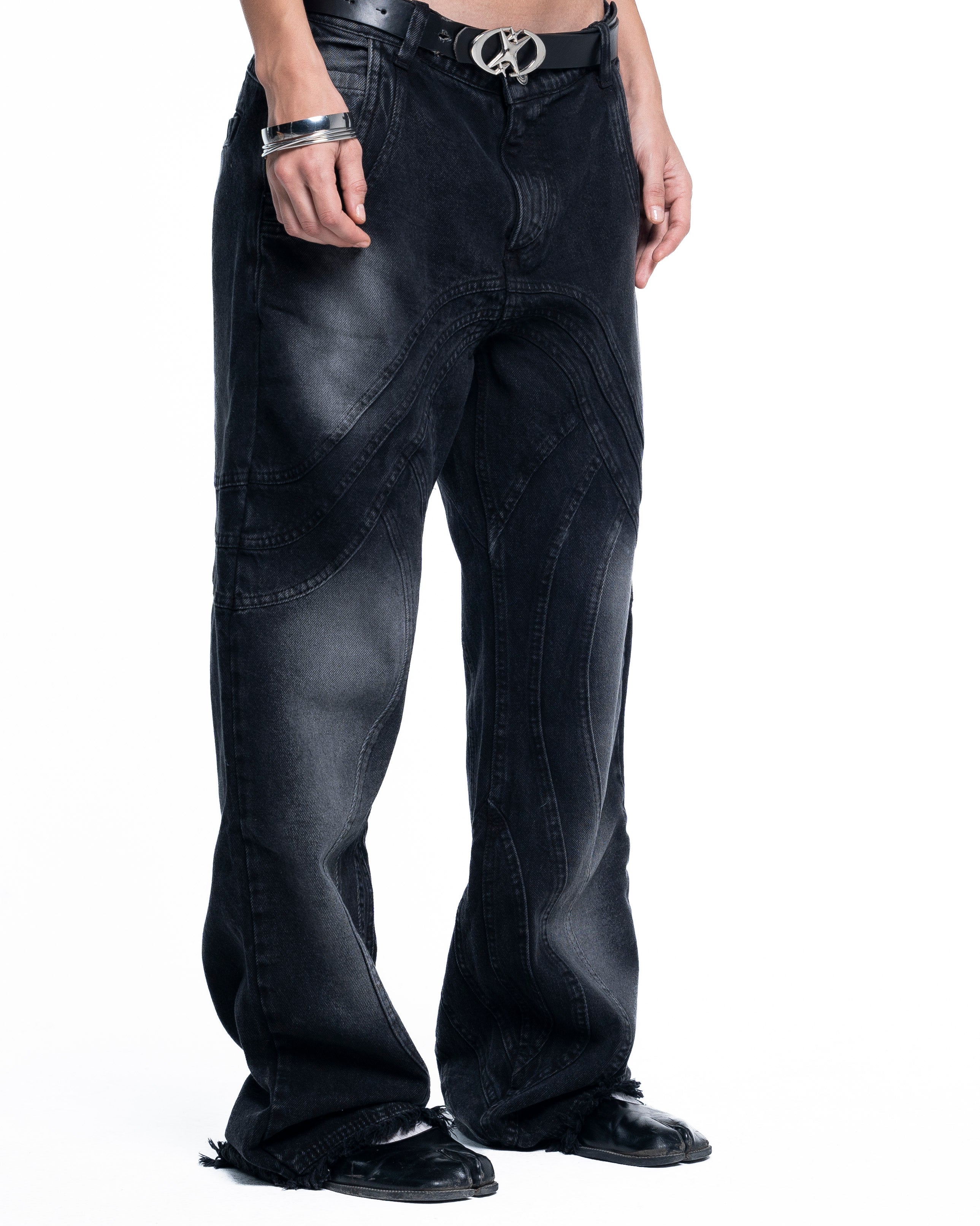 BLACK FLARED JEANS