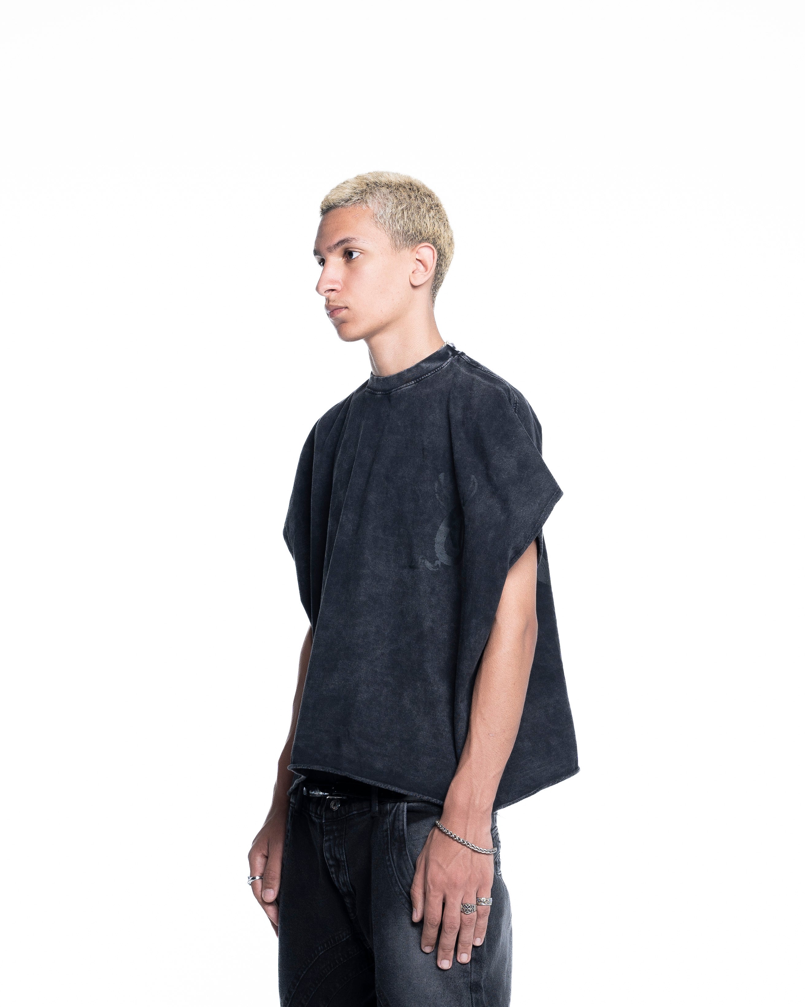 BLACK CUT